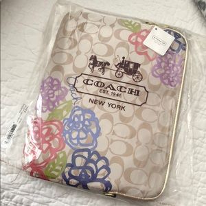 NWT Coach Daisy Gold Tablet Crossbody